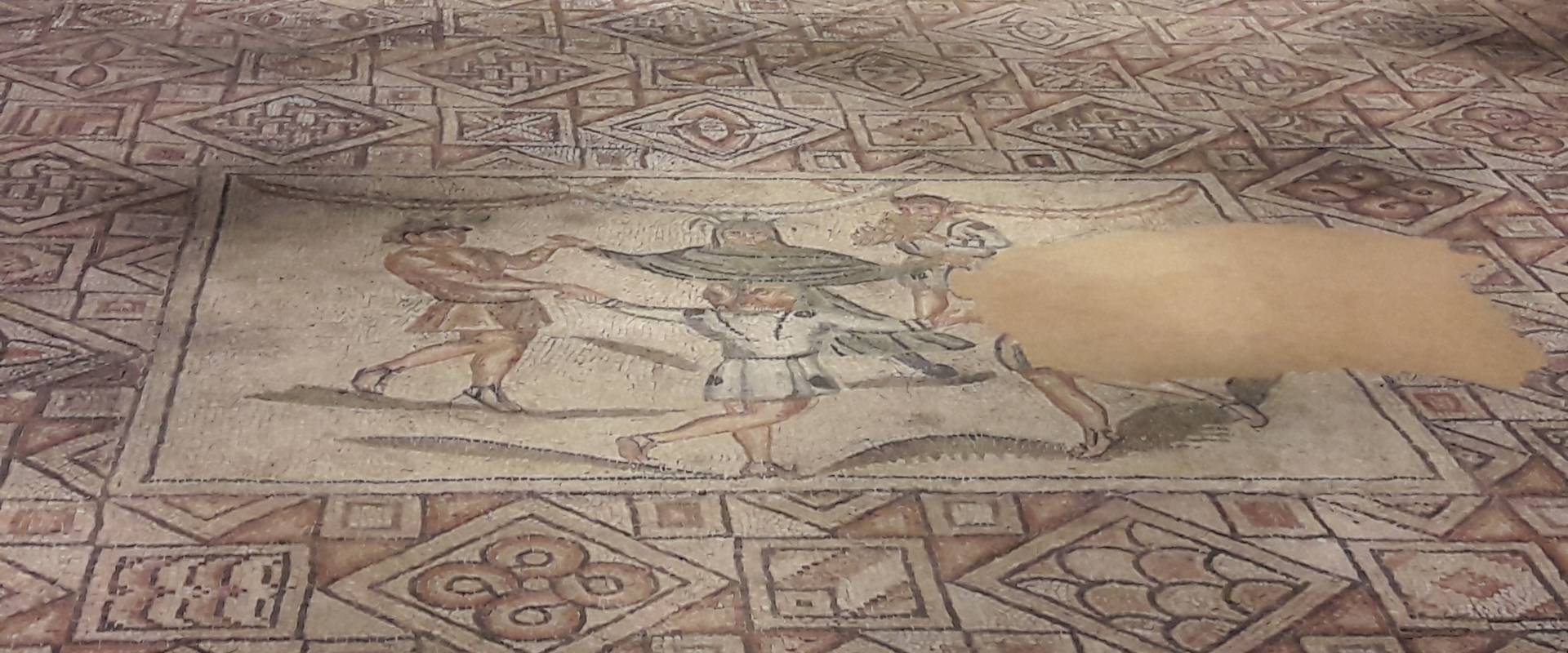 Ravenna - Domus tappeti di pietra - Mosaico centrale (ricostruzione) foto di Ysogo